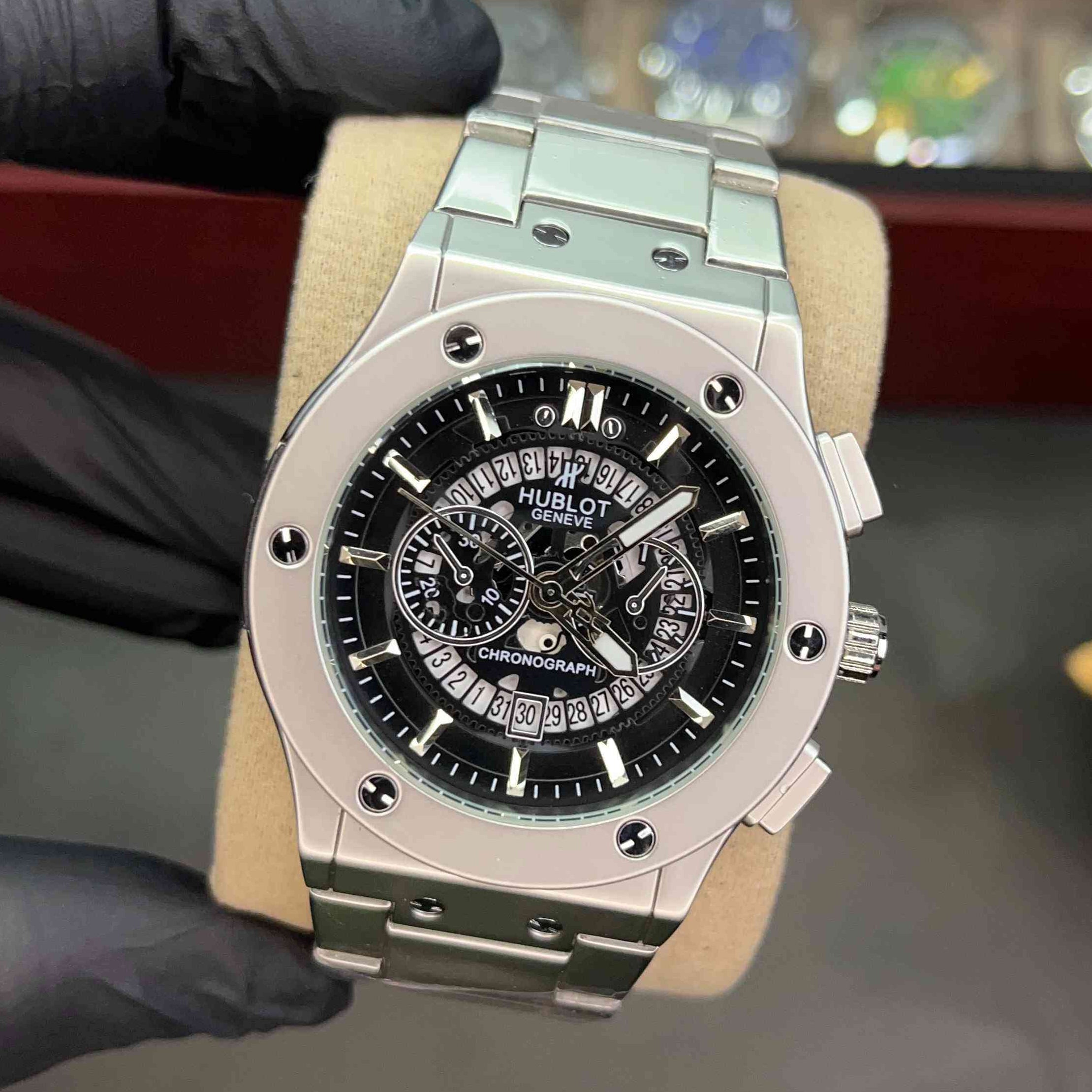 Hublot Plain Metallic Watch with date