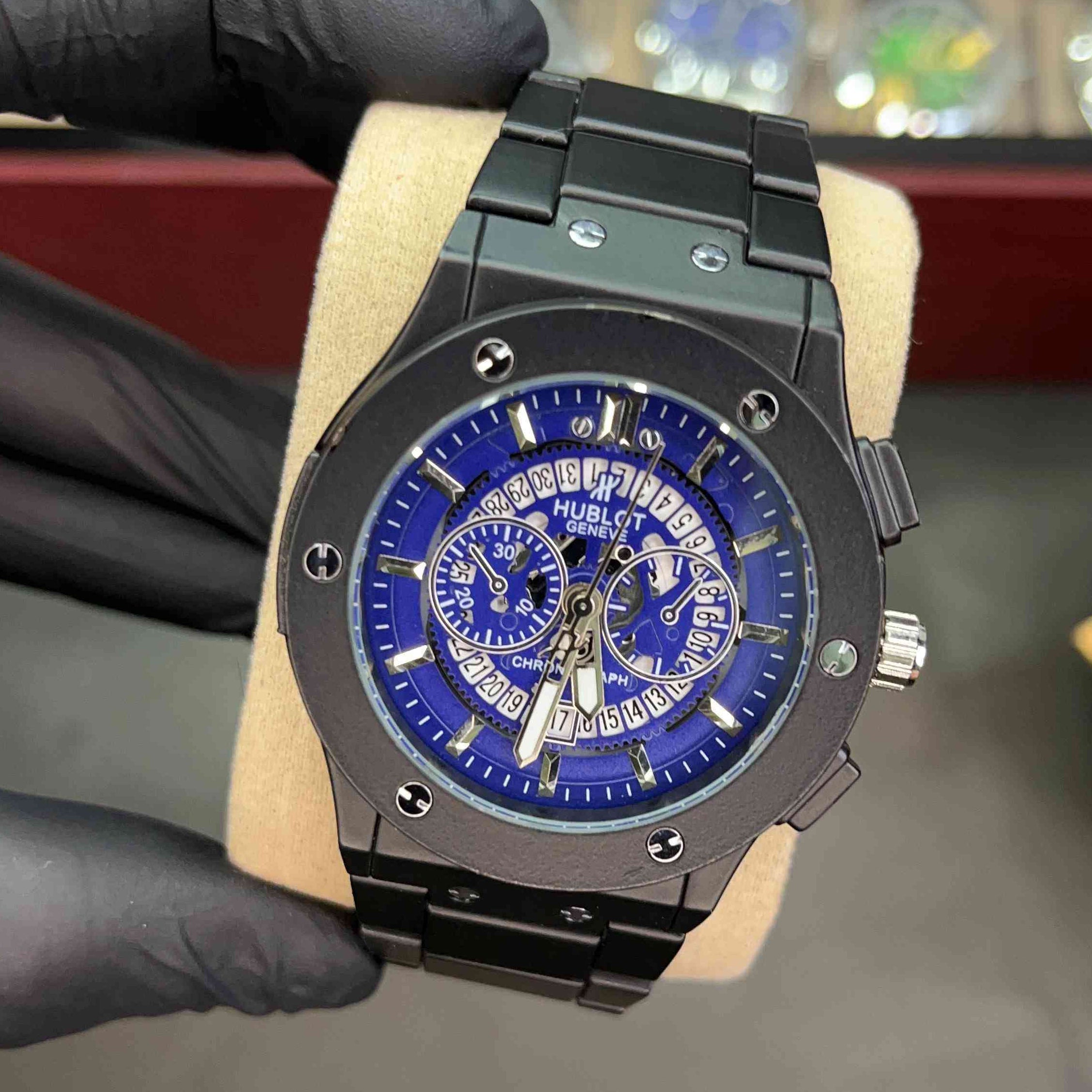Hublot Plain Metallic Watch with date