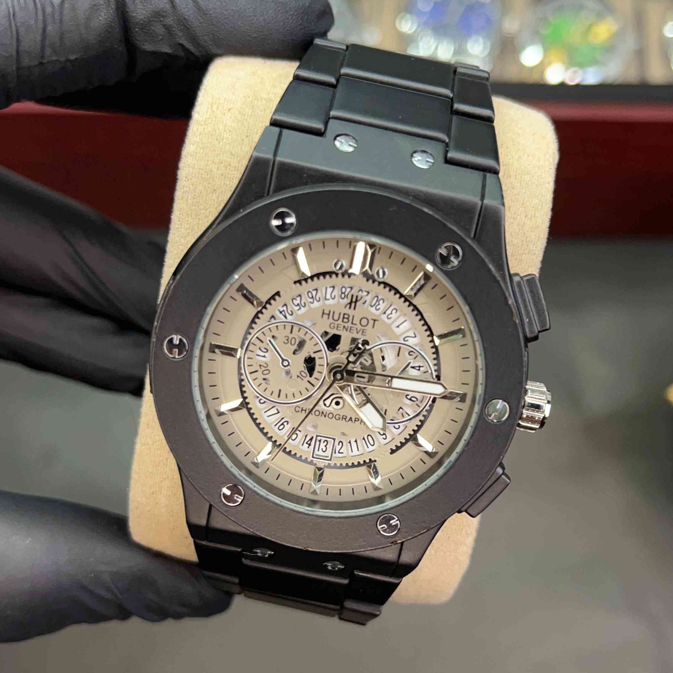 Hublot Plain Metallic Watch with date
