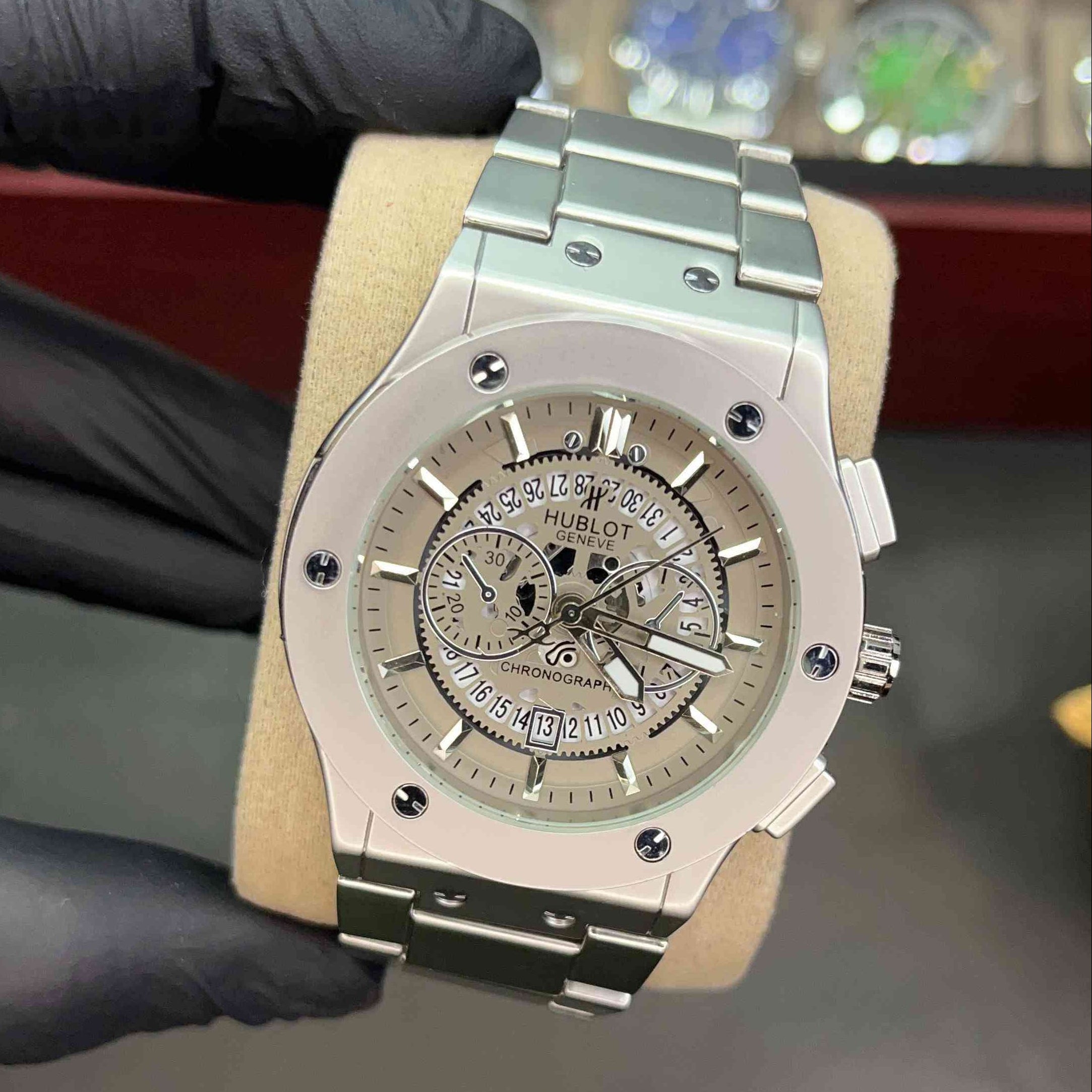 Hublot Plain Metallic Watch with date