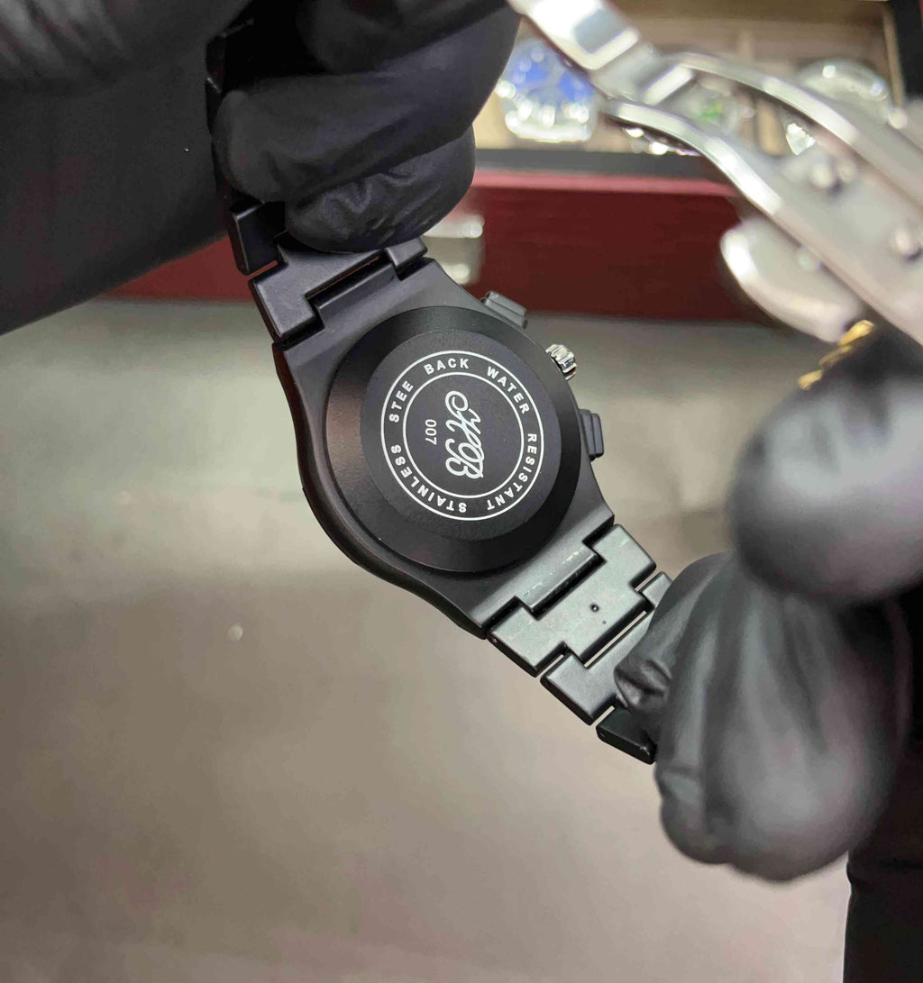 Hublot Plain Metallic Watch with date