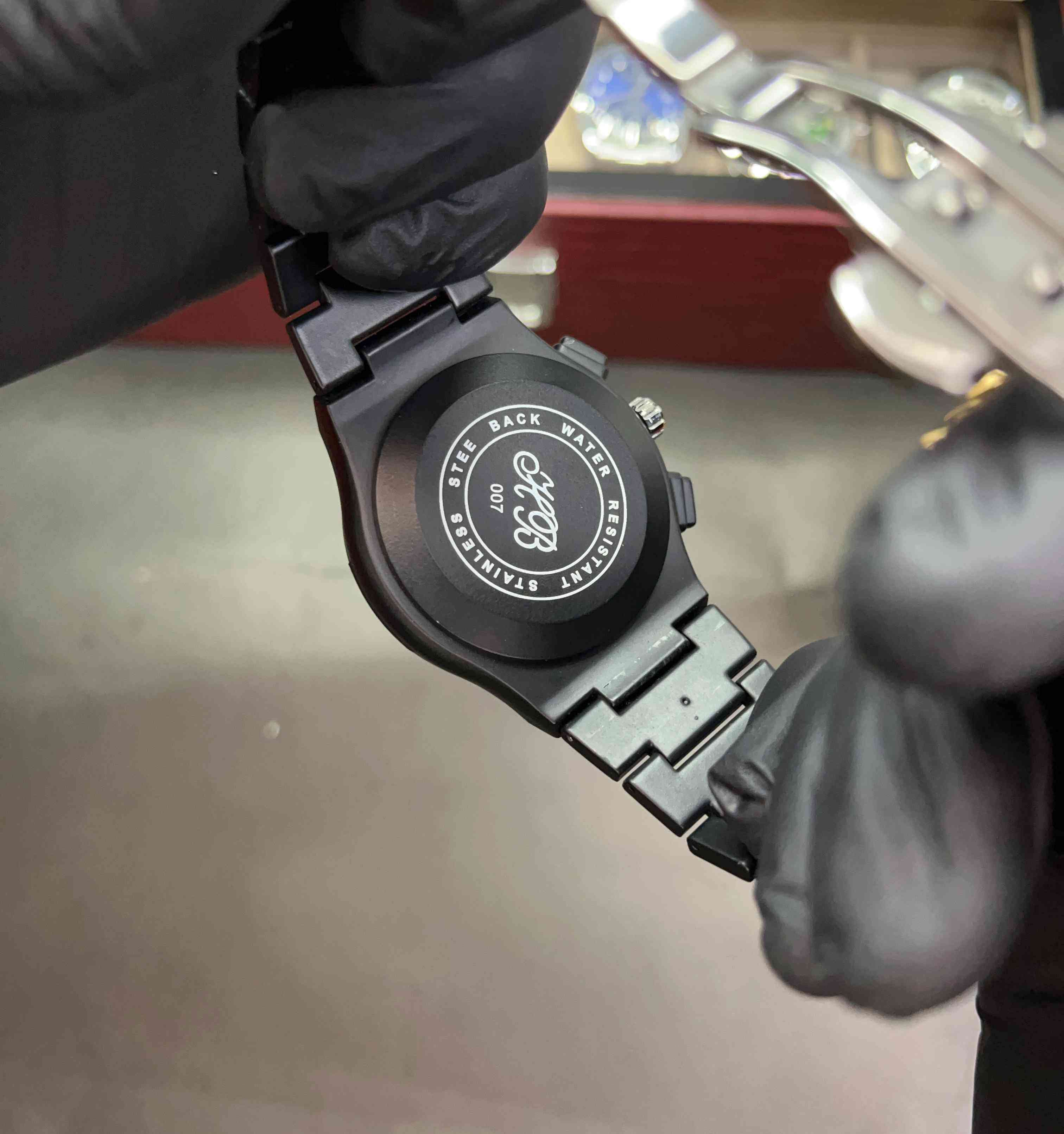Hublot Plain Metallic Watch with date
